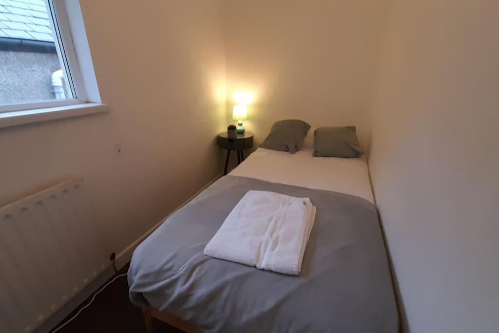 Spacious 4 Bedroom, Free Netflix, Central Location Кардифф Экстерьер фото