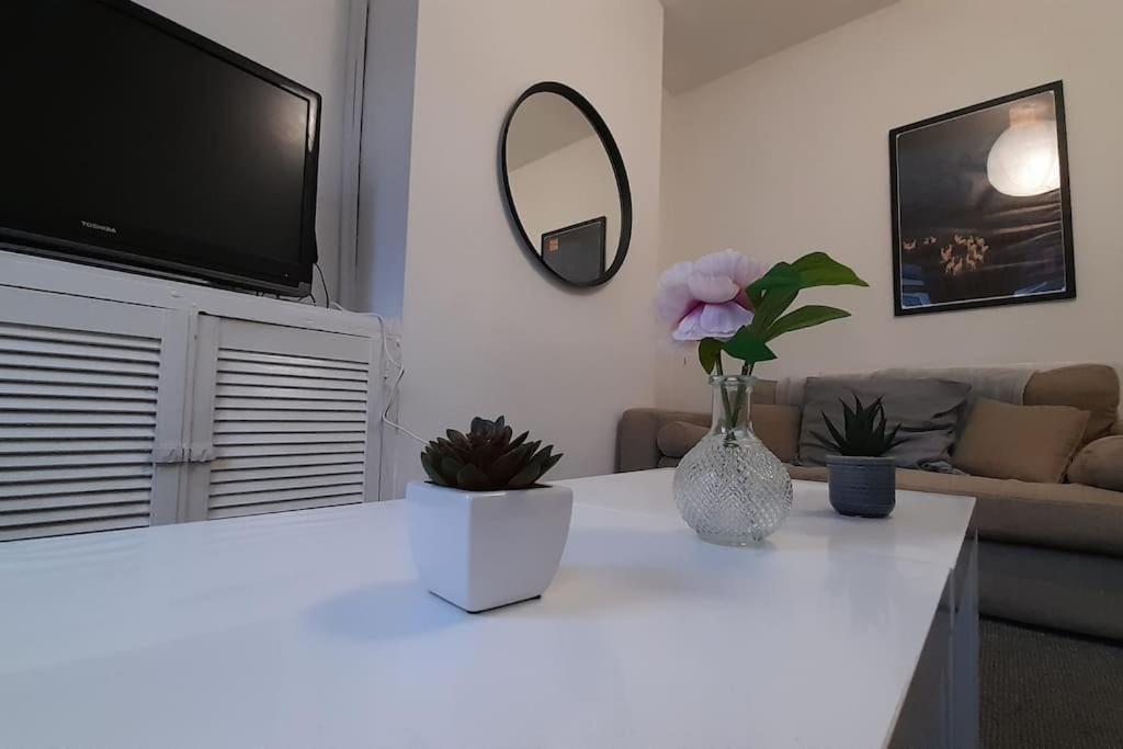 Spacious 4 Bedroom, Free Netflix, Central Location Кардифф Экстерьер фото