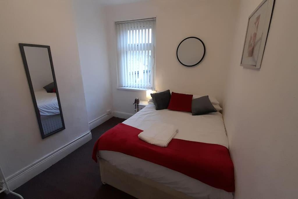Spacious 4 Bedroom, Free Netflix, Central Location Кардифф Экстерьер фото