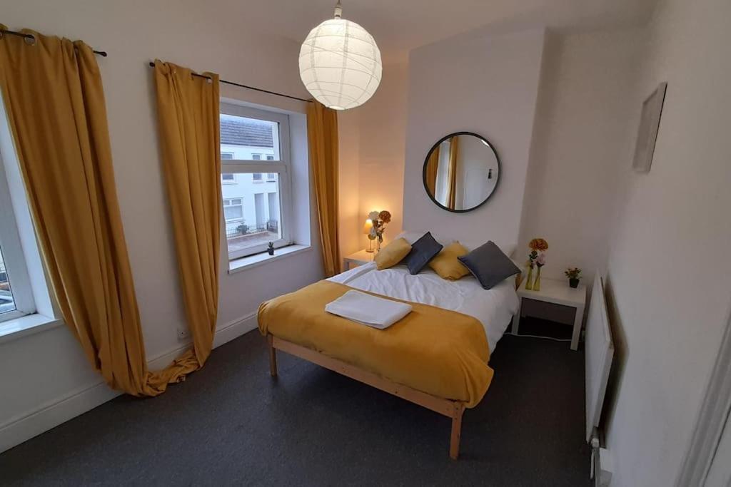 Spacious 4 Bedroom, Free Netflix, Central Location Кардифф Экстерьер фото