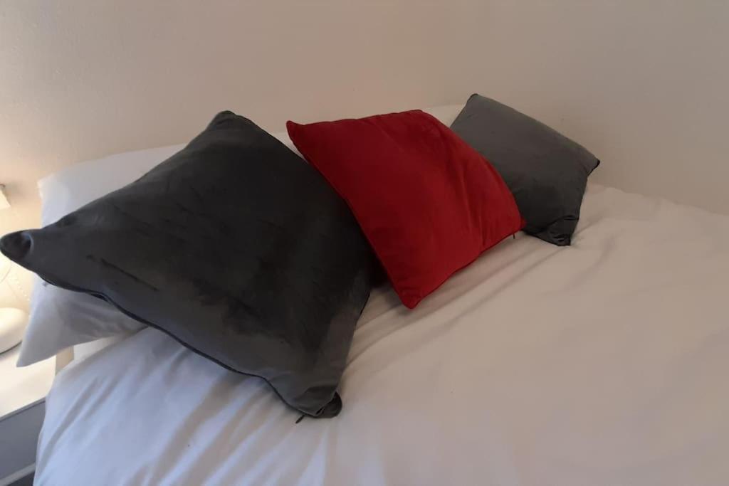 Spacious 4 Bedroom, Free Netflix, Central Location Кардифф Экстерьер фото