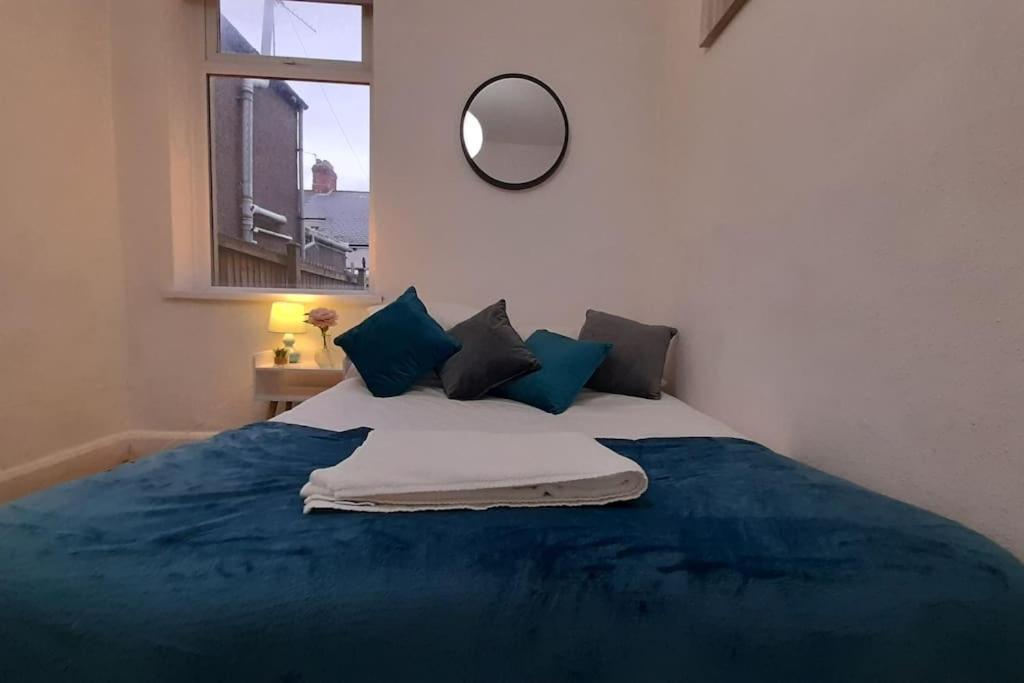 Spacious 4 Bedroom, Free Netflix, Central Location Кардифф Экстерьер фото