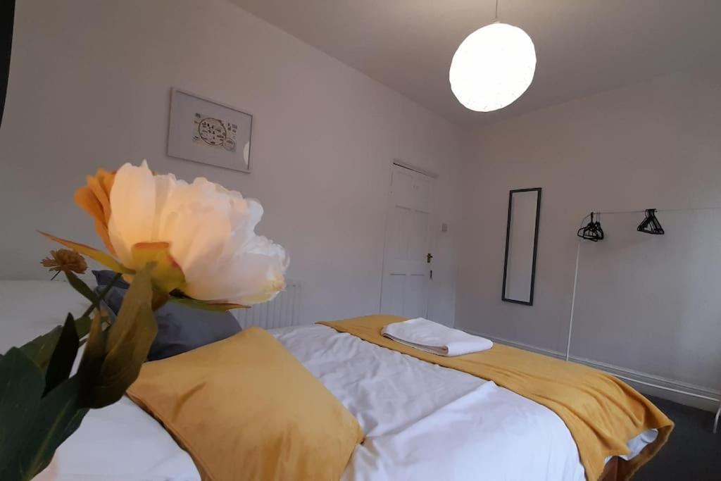 Spacious 4 Bedroom, Free Netflix, Central Location Кардифф Экстерьер фото