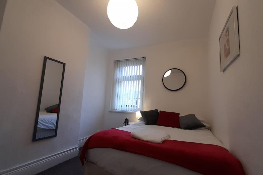 Spacious 4 Bedroom, Free Netflix, Central Location Кардифф Экстерьер фото