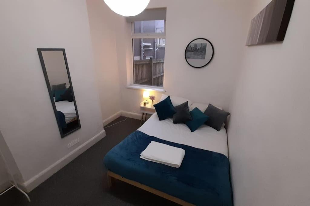 Spacious 4 Bedroom, Free Netflix, Central Location Кардифф Экстерьер фото