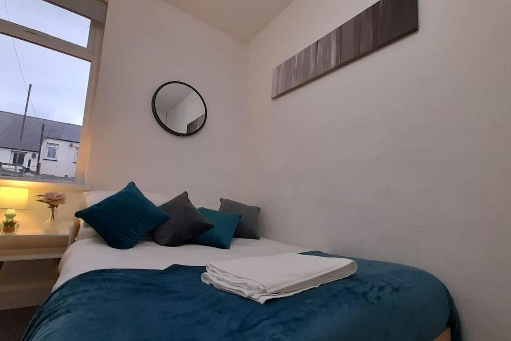 Spacious 4 Bedroom, Free Netflix, Central Location Кардифф Экстерьер фото
