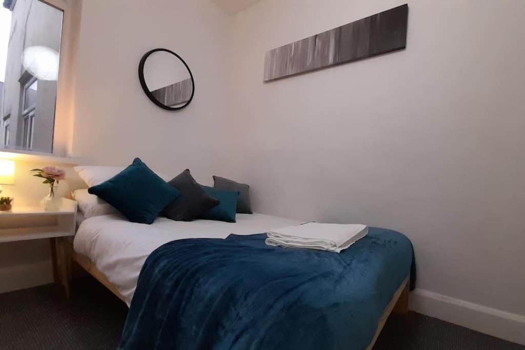 Spacious 4 Bedroom, Free Netflix, Central Location Кардифф Экстерьер фото