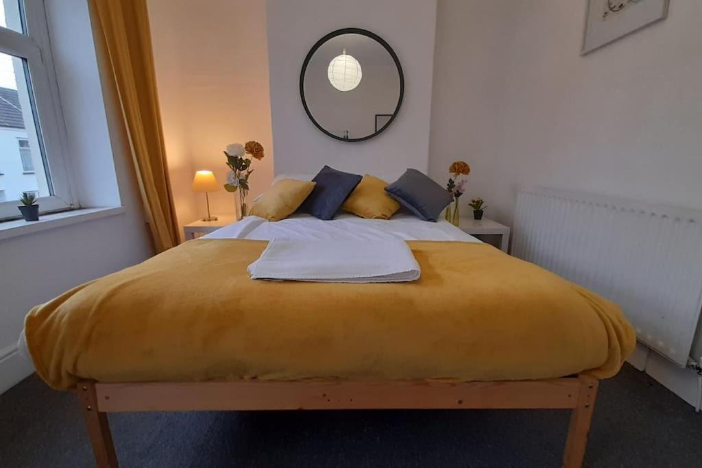 Spacious 4 Bedroom, Free Netflix, Central Location Кардифф Экстерьер фото