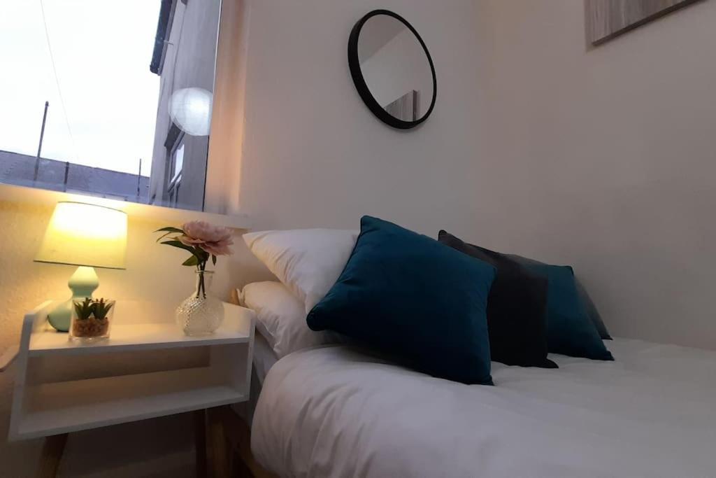 Spacious 4 Bedroom, Free Netflix, Central Location Кардифф Экстерьер фото